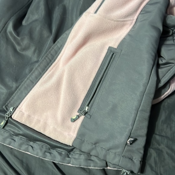 Light Pink. Free Country Hoodie. Size Medium. - Picture 7 of 7